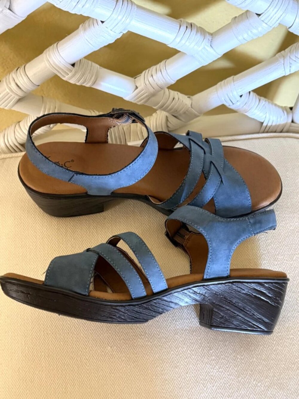 b.o.c. Born Concept Schirra Women's Blue Strappy Wedge Sandals Size 11 M NWOT